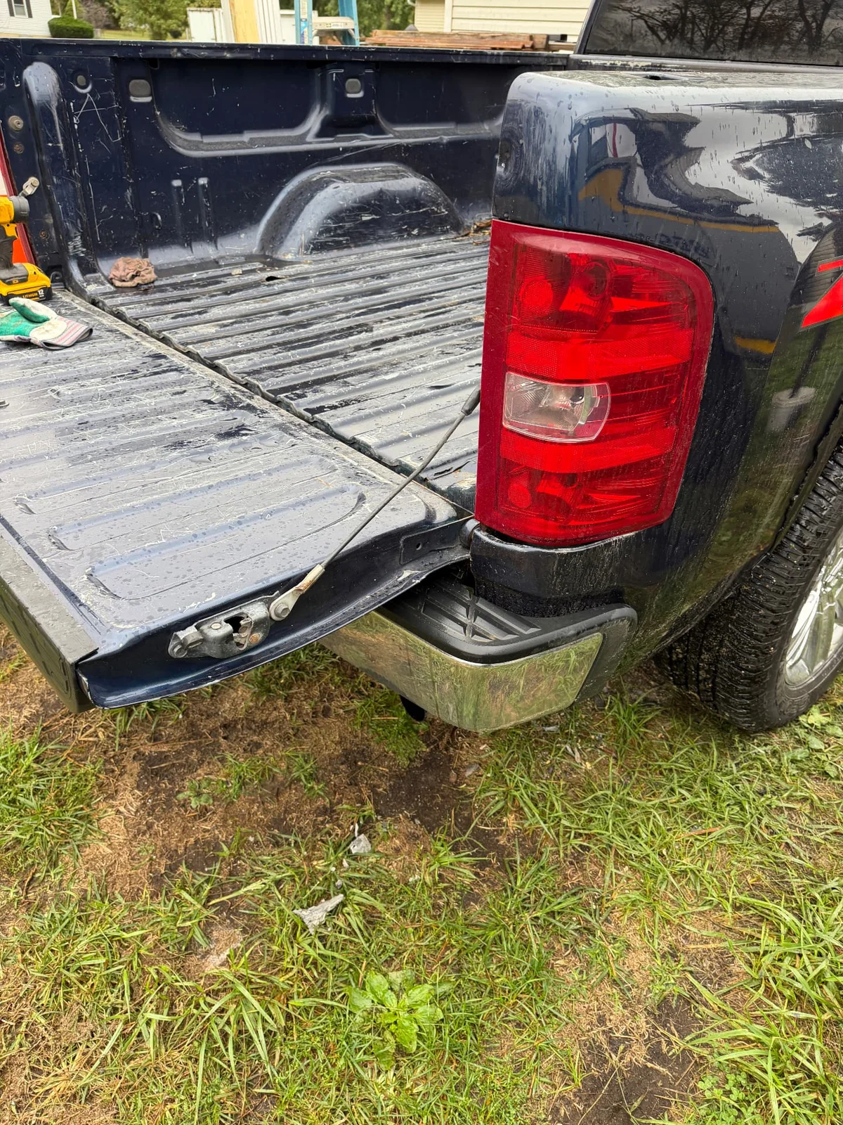 Original bed with the tailgate lowered, CinStar in Petersburg, Kentucky